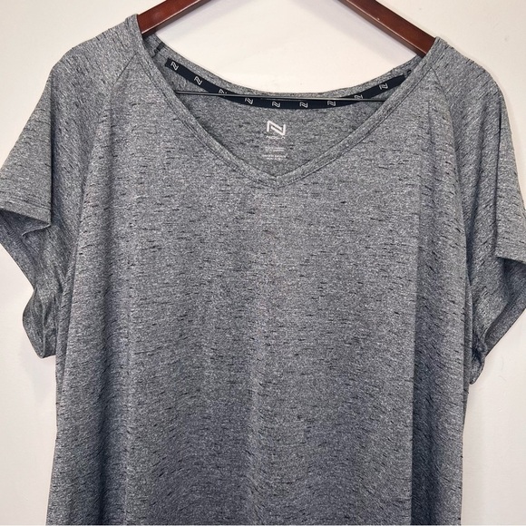 Pennington's Nola Activewear Hi Low Hem Vneck Tshirt - Picture 2 of 8